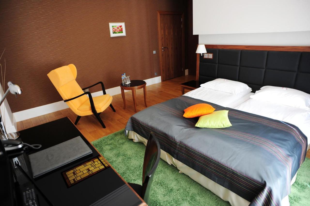 Hotel Zamek Lubliniec Bagian luar foto